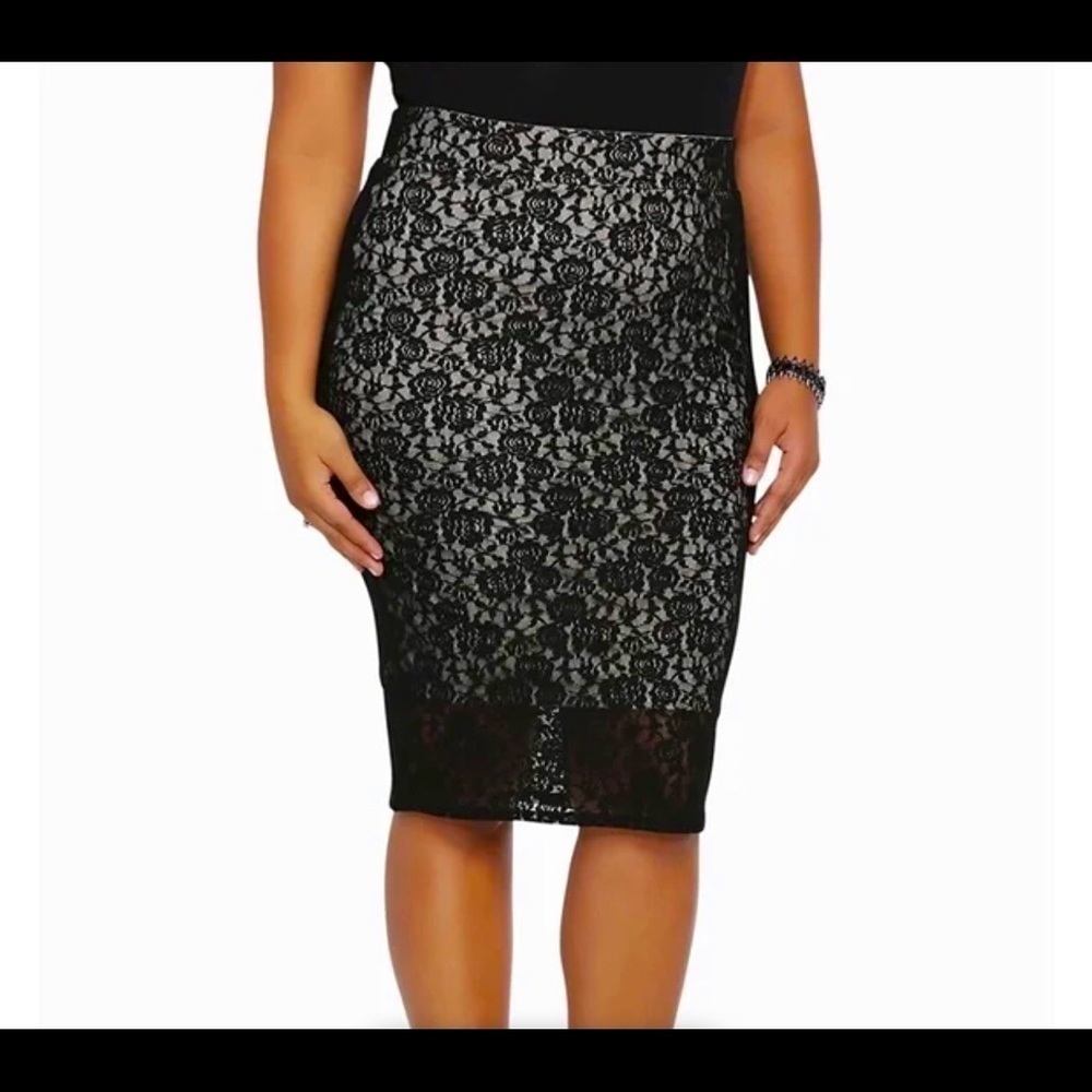 TORRID black lace pencil skirt size 4 NWT